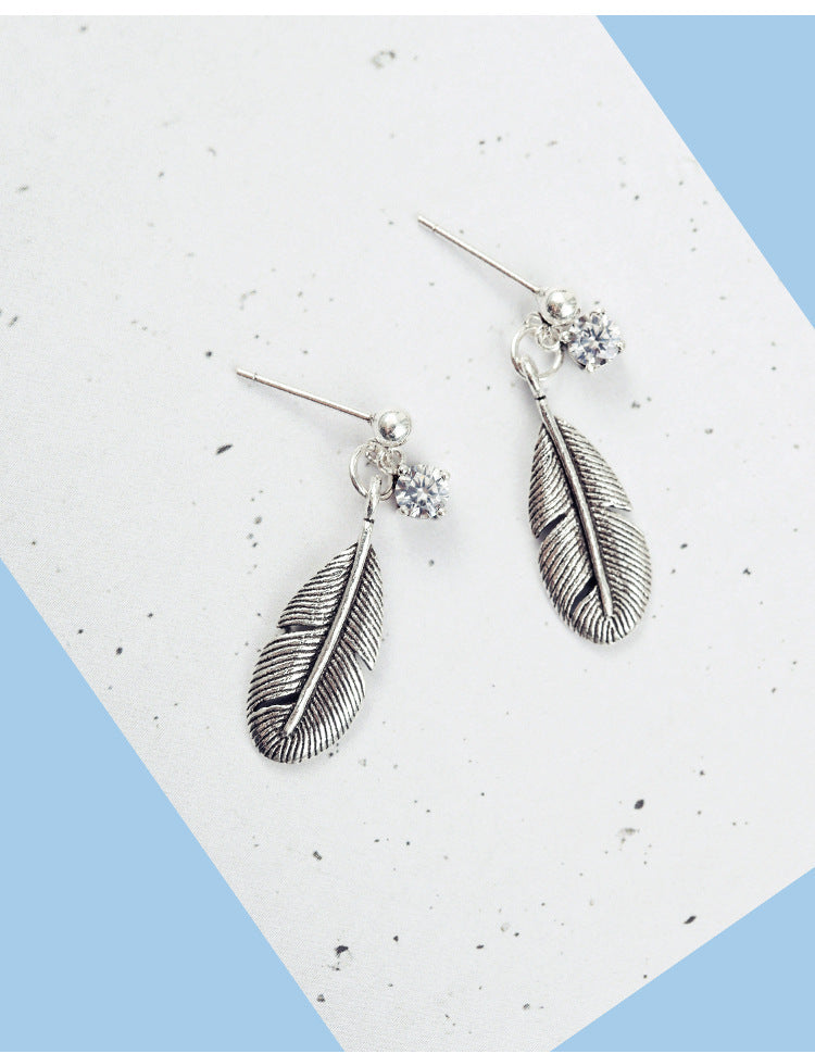 All-match feather stud earrings