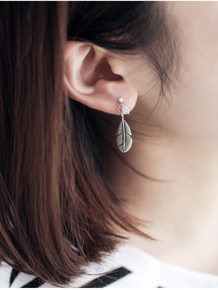 All-match feather stud earrings